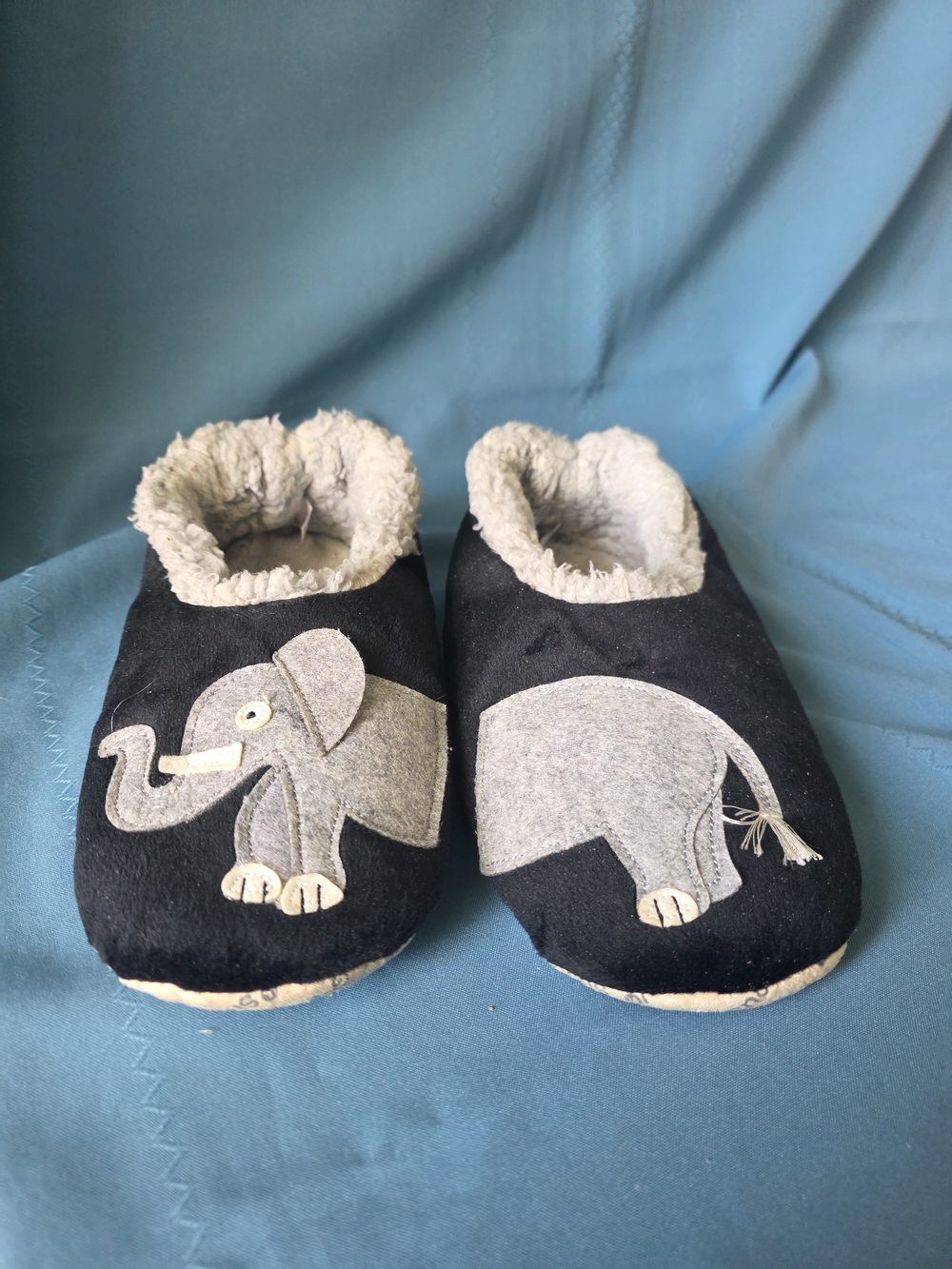 Snoozies! Elephant Slippers Black & Gray Fuzzy Lined  Size Large Comfortcore